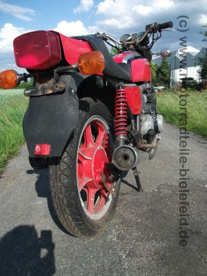 Kawasaki_KZ400J_rot_nackt_Giuliari_Sitzbank_KZ_Z_GPZ_305_400_500_550_750_76_.jpg