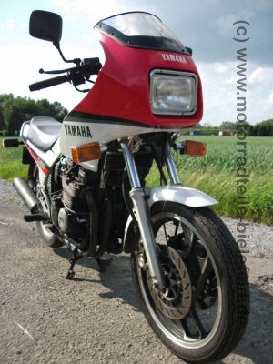 Yamaha_XJ600_51J_weiss_rot_Anlasser_defekt_Tankdelle_XJ_400_500_550_600_700_750_Maxim_Seca_92.jpg