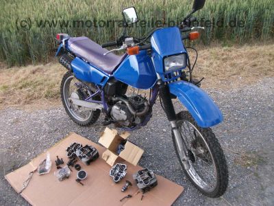 Suzuki_DR125SE_SF44A_blau_2x_Zylinderkopf_DR_GN_GZ_125_S_SE_125S_125SE_SF_43_44_SF43_SF44_A_B_43B_44A_GN125_GZ125_6.jpg