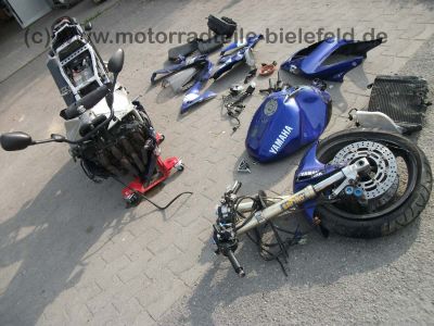 Yamaha_YZF_1000_R1_RN04_Crash_YZF1000_wie_RN01_750_600_R6_R7_10.jpg