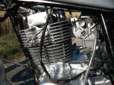 Suzuki_GN_400_GN400_silber_Ratte_Bobber_Chopper_wie_GN_DR_125_250_400_GN250_DR400_SP370_SP_370_75.jpg