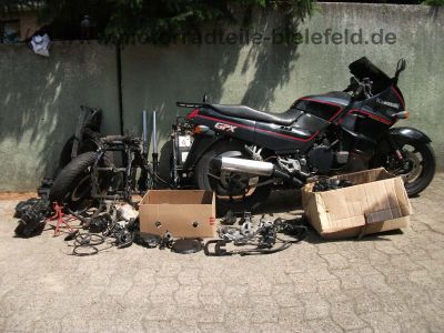 Kawasaki_GPX_750R_GPX750_GPX750R_GPZ_ZX_750_600_A_F_R_750A_750F_ZX750F_Restteile_Teile_1.jpg