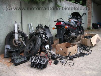 Kawasaki_GPX_750R_GPX750_GPX750R_GPZ_ZX_750_600_A_F_R_750A_750F_ZX750F_Restteile_Teile_3.jpg