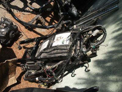Kawasaki_GPX_750R_GPX750_GPX750R_GPZ_ZX_750_600_A_F_R_750A_750F_ZX750F_Restteile_Teile_46.jpg
