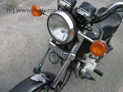 Honda_CM_250C_Chopper_schwarz_MC06_wie_CB_CM_125_185_200_250_400_C_T_N_MC01_NC01_8.jpg