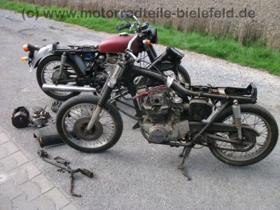 Honda_CB_250B4_nackt_20kW_250_CB250_K_K4_B4_250K_250K4_250B4_CB250K_CB250K4_CB250B4_03_1974_8.jpg