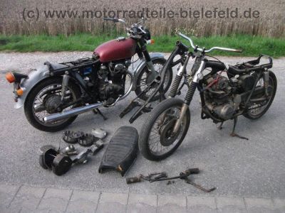 Honda_CB_250K4_rot_original_Auspuff_250_CB250_K_K4_B4_250K_250K4_250B4_CB250K_CB250K4_CB250B4_02_1973_7.jpg