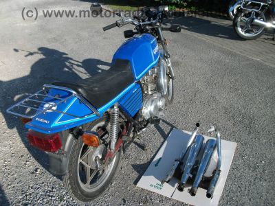 GSX_250E_blau_TOP_Hecktraeger_GS25x__-_GS_GSX_250_400_GSX250_GSX400_E_GSX250E_GSX400E_GS40x_25_40_x_4.jpg