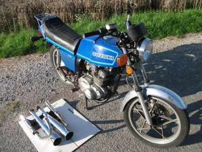 GSX_250E_blau_TOP_Hecktraeger_GS25x__-_GS_GSX_250_400_GSX250_GSX400_E_GSX250E_GSX400E_GS40x_25_40_x_6.jpg