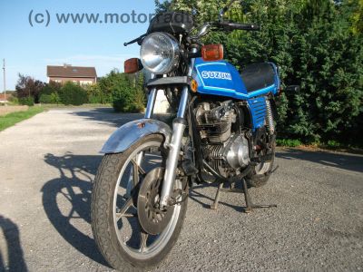 GSX_250E_blau_TOP_Hecktraeger_GS25x__-_GS_GSX_250_400_GSX250_GSX400_E_GSX250E_GSX400E_GS40x_25_40_x_60.jpg
