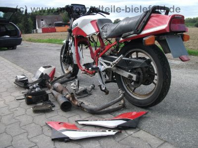 Suzuki_GSX_550EF_rotweiss_Wrack_GN71D_wie_GSX_400_500_550_750_E_ES_EF_3.jpg