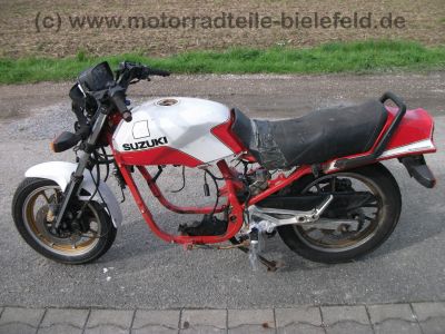 Suzuki_GSX_550EF_rotweiss_Wrack_GN71D_wie_GSX_400_500_550_750_E_ES_EF_47.jpg