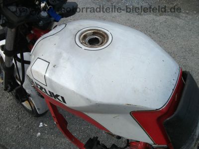 Suzuki_GSX_550EF_rotweiss_Wrack_GN71D_wie_GSX_400_500_550_750_E_ES_EF_52.jpg
