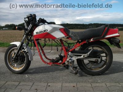 Suzuki_GSX_550EF_rotweiss_Wrack_GN71D_wie_GSX_400_500_550_750_E_ES_EF_62.jpg