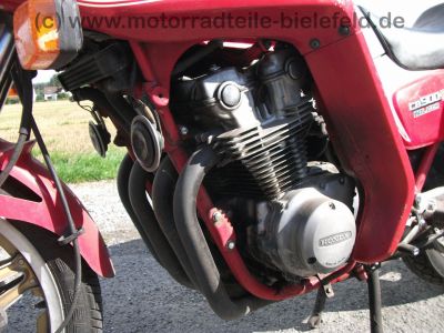 Honda_CB_900F2_Boldor_rotweiss_HuB_Hepco_Becker_Marving_4in1_wie_CB_750_900_F_F2_RC01_RC04_12.jpg