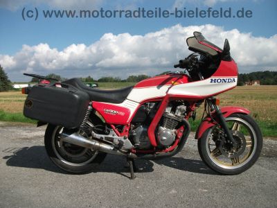 Honda_CB_900F2_Boldor_rotweiss_HuB_Hepco_Becker_Marving_4in1_wie_CB_750_900_F_F2_RC01_RC04_48.jpg