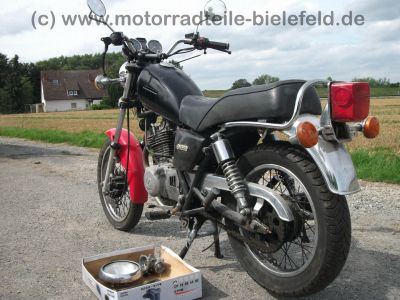 Suzuki_GN_250_schwarzrot_NJ42A_wie_GN_DR_125_250_400_GN125_GN250_GN400_2.jpg