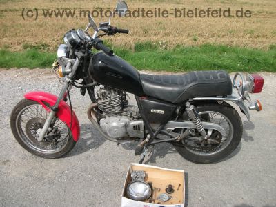 Suzuki_GN_250_schwarzrot_NJ42A_wie_GN_DR_125_250_400_GN125_GN250_GN400_5.jpg