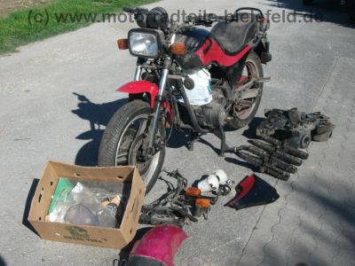 Kawasaki_GPZ_750_UT__ZX750A_rotschwarz_wie_Z_ZX_KZ_GPZ_550_750_E_UT_6.jpg