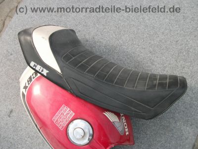 Honda_CBX_550_F2_F_2_PC04__Lacksatz_Tank_Heck_Seitenteil_Seitenverkleidung_Giuliari_Sitzbank_18.jpg