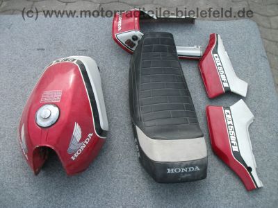 Honda_CBX_550_F2_F_2_PC04__Lacksatz_Tank_Heck_Seitenteil_Seitenverkleidung_Giuliari_Sitzbank_3.jpg