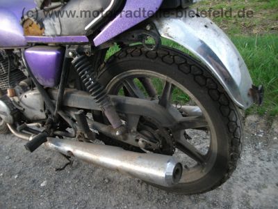Yamaha_XS_400_2A2_lila_SR-Lampe_Doppel-Bremse_Ochsen-Augen_wie_250_360_XS400_SE_1U4_1U5_4G5_38.jpg