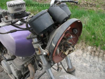 Yamaha_XS_400_2A2_lila_SR-Lampe_Doppel-Bremse_Ochsen-Augen_wie_250_360_XS400_SE_1U4_1U5_4G5_74.jpg