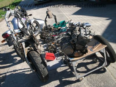 Yamaha_TDM_850_3VD_silber_teilzerlegt_Motor_Verkleidung_wie_XTZ_750_TRX_3LD_4TX_4UN_10.jpg