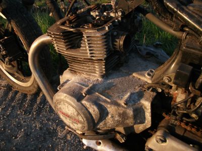 Honda_CM_400_T_NC01_Wrack_wie_CB_250_400_T_N_C_MC06_2.jpg