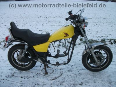 Honda_VF_750_C_Magna_RC09_gelb_wie_700_V45_C_F_S_RC07_RC15_RC21_107.jpg