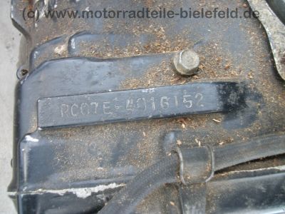 Honda_VF_750_C_Magna_RC09_gelb_wie_700_V45_C_F_S_RC07_RC15_RC21_43.jpg
