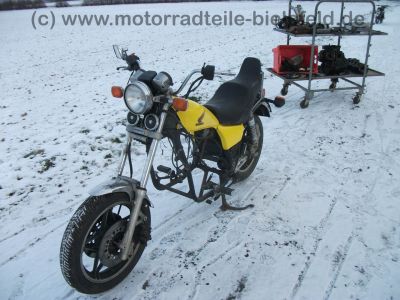 Honda_VF_750_C_Magna_RC09_gelb_wie_700_V45_C_F_S_RC07_RC15_RC21_50.jpg