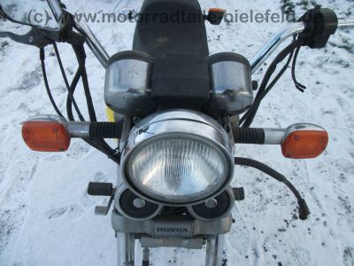 Honda_VF_750_C_Magna_RC09_gelb_wie_700_V45_C_F_S_RC07_RC15_RC21_63.jpg