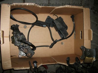 Honda_CBX_750_F_RC17_Teile_Anlasser_Schalter_Fussrasten_Geweih_Oelkuehler_Bremse_4.jpg