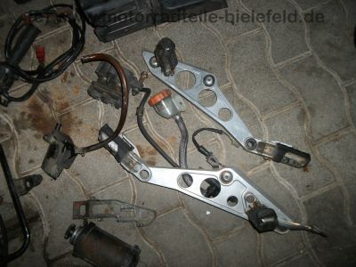 Honda_CBX_750_F_RC17_Teile_Anlasser_Schalter_Fussrasten_Geweih_Oelkuehler_Bremse_5.jpg
