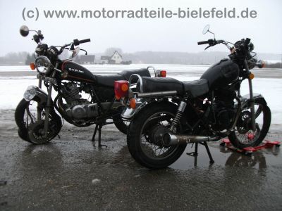 Suzuki_GN_250_NJ41A_Speiche_mattschwarz_Crash_-_wie_DR_GN_GZ_125_250_400_S_E_D_SE_1.jpg