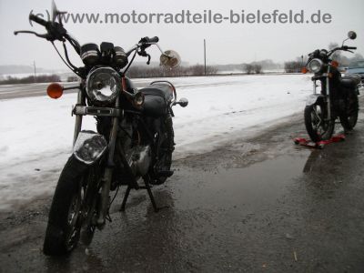 Suzuki_GN_250_NJ41A_Speiche_schwarz-rot_Crash_-_wie_DR_GN_GZ_125_250_400_S_E_D_SE_14.jpg