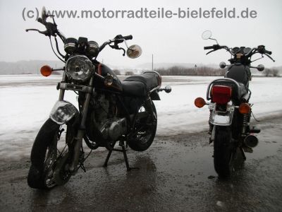 Suzuki_GN_250_NJ41A_Speiche_schwarz-rot_Crash_-_wie_DR_GN_GZ_125_250_400_S_E_D_SE_4.jpg