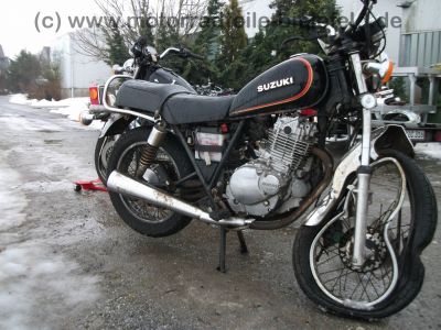 Suzuki_GN_250_NJ41A_Speiche_schwarz-rot_Crash_-_wie_DR_GN_GZ_125_250_400_S_E_D_SE_6.jpg