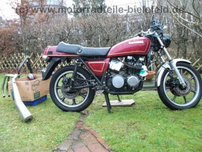 Kawasaki_KZ_750_E_rot_Neuteile_2x_4in1_Auspuff_motad_n-eta_BSM_-_wie_Z_KZ_GPz_650_750_B_C_E_GP_LTD_UT_7.jpg