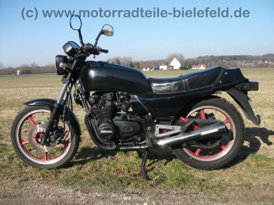 Kawasaki_KZ_400_J_4-Zylinder_schwarz_Typ_KZ_400_M_-_wie_KZ_ZX_Z_400_500_550_750_A_B_C_D_E_UT_GP_49.jpg