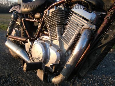 Suzuki_VS_750_Intruder_braun_VR51B_-_Motor_wie_VS_600_700_VX_800_VR_VP_51_VS_52_A_B_84.jpg