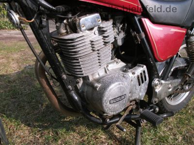 Suzuki_GN_400_D_Chopper_rot_Einzylinder_Gepaecktraeger_wie_GN_DR_125_250_400_SP_370_LS_650_Savage_13.jpg