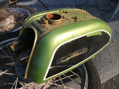 Honda_CB_200_Twin_2x_zerlegt_in_Teilen_Extras_Sondersitz_etc__-_wie_CB_125_250_K_G_35.jpg