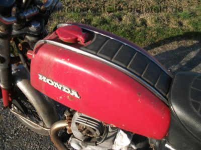 Honda_CB_200_Twin_rot_rostig_Originalteile_Auspuff_Kotfluegel_Sitzbank_-_wie_CB_125_250_K_G_17.jpg