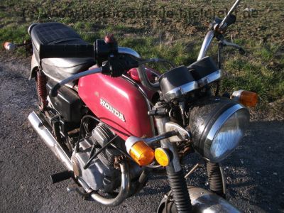 Honda_CB_200_Twin_rot_rostig_Originalteile_Auspuff_Kotfluegel_Sitzbank_-_wie_CB_125_250_K_G_63.jpg