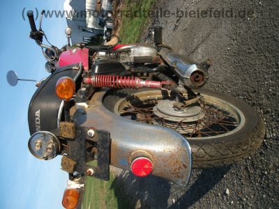 Honda_CB_200_Twin_rot_rostig_Originalteile_Auspuff_Kotfluegel_Sitzbank_-_wie_CB_125_250_K_G_72.jpg