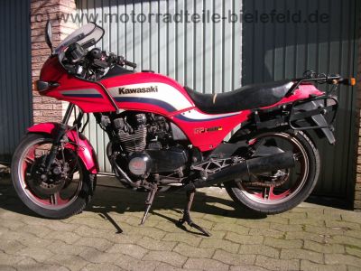 Kawasaki_GPz_550_UT_rot_GIVI_Gepaecktraeger_Koffertraeger_-_Z_ZX_KZ_GPz_400_500_550_750_A_B_UT_GP_LTD_1.jpg