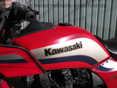 Kawasaki_GPz_550_UT_rot_GIVI_Gepaecktraeger_Koffertraeger_-_Z_ZX_KZ_GPz_400_500_550_750_A_B_UT_GP_LTD_10.jpg
