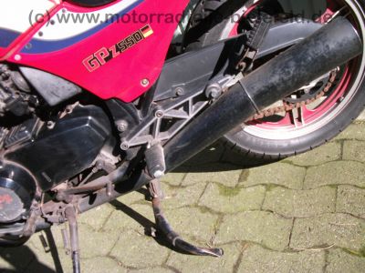 Kawasaki_GPz_550_UT_rot_GIVI_Gepaecktraeger_Koffertraeger_-_Z_ZX_KZ_GPz_400_500_550_750_A_B_UT_GP_LTD_18.jpg